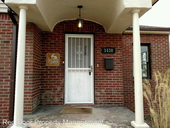 Building Photo - 1430 N Gladstone Ave