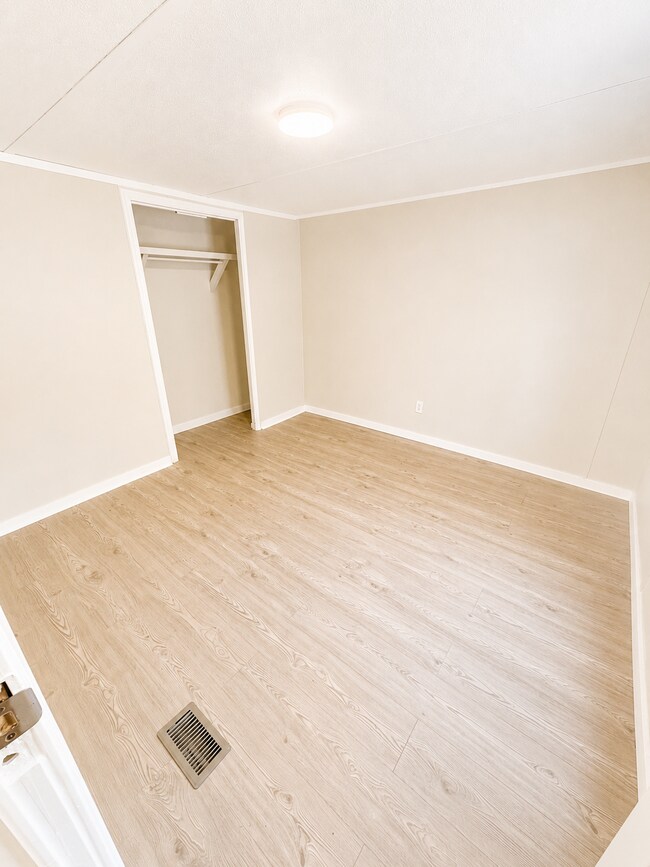 Building Photo - 325 Green Dragon Dr