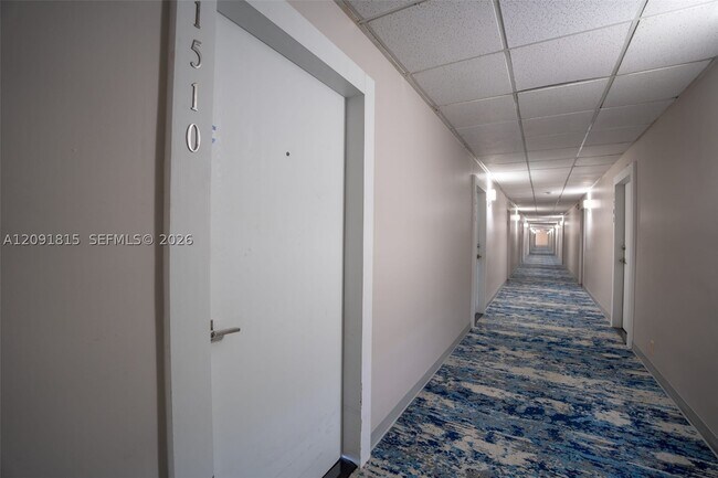 Foto del edificio - 4747 Collins Ave