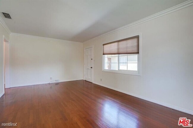 Building Photo - 2 br, 1 bath Condo - 3812 Legion Ln