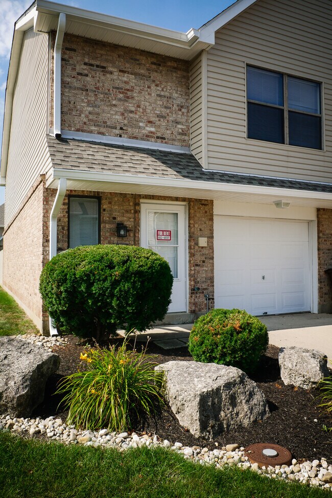 Front - 3853 N Chalet Cir