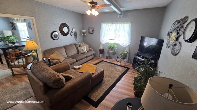 Building Photo - Triplex Lower Unit - Available for Rent - Video tour