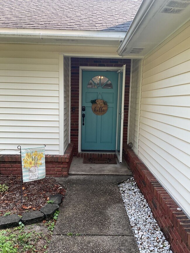 Building Photo - Spacious & Stylish Home in Bluewater Bay!