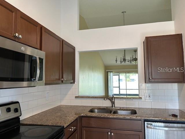 Foto del edificio - 98 Pine Island Cir