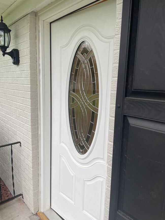 Foto del edificio - 4 BR 3 BA house on corner lot