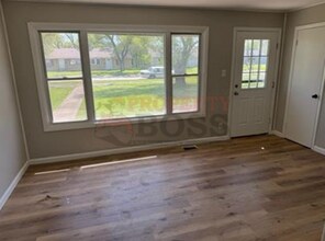 Building Photo - 2010 Vermont St