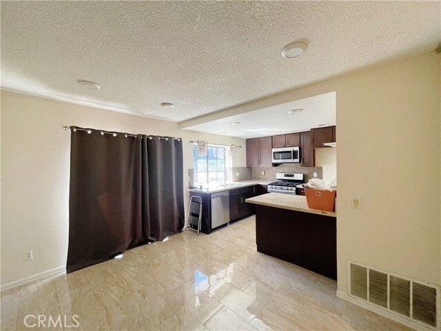 Building Photo - 21648 Laurelrim Dr