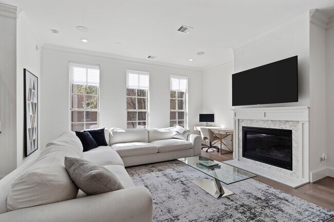 Foto del edificio - 2174 Briarglen Dr