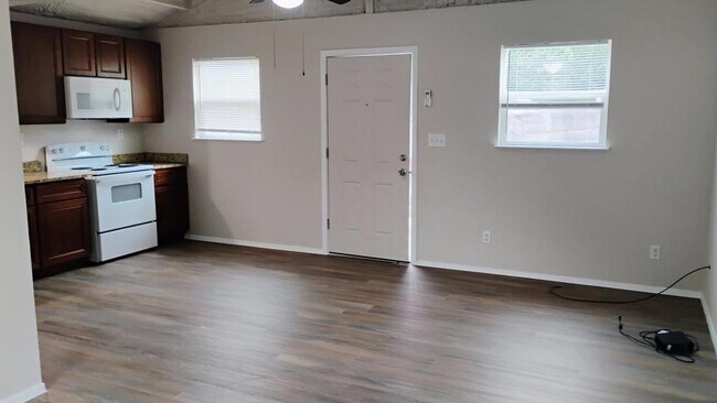 Foto del edificio - 12198 Farm to Market Rd 730 N