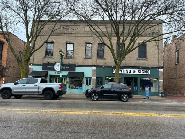 Building Photo - 905 Main St