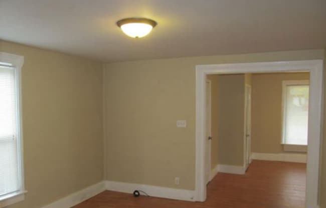 Photo - 920 E Shiawassee Apartment