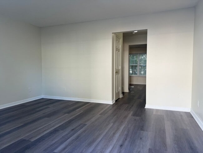 Building Photo - Amazing Location Near Downtown and NC Stat...