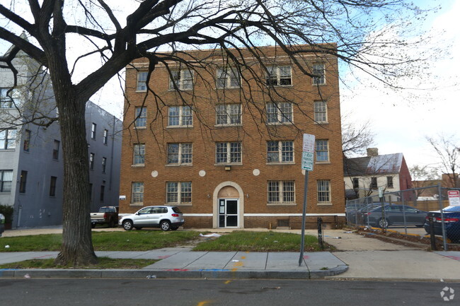 Foto del edificio - 816 Potomac Ave SE