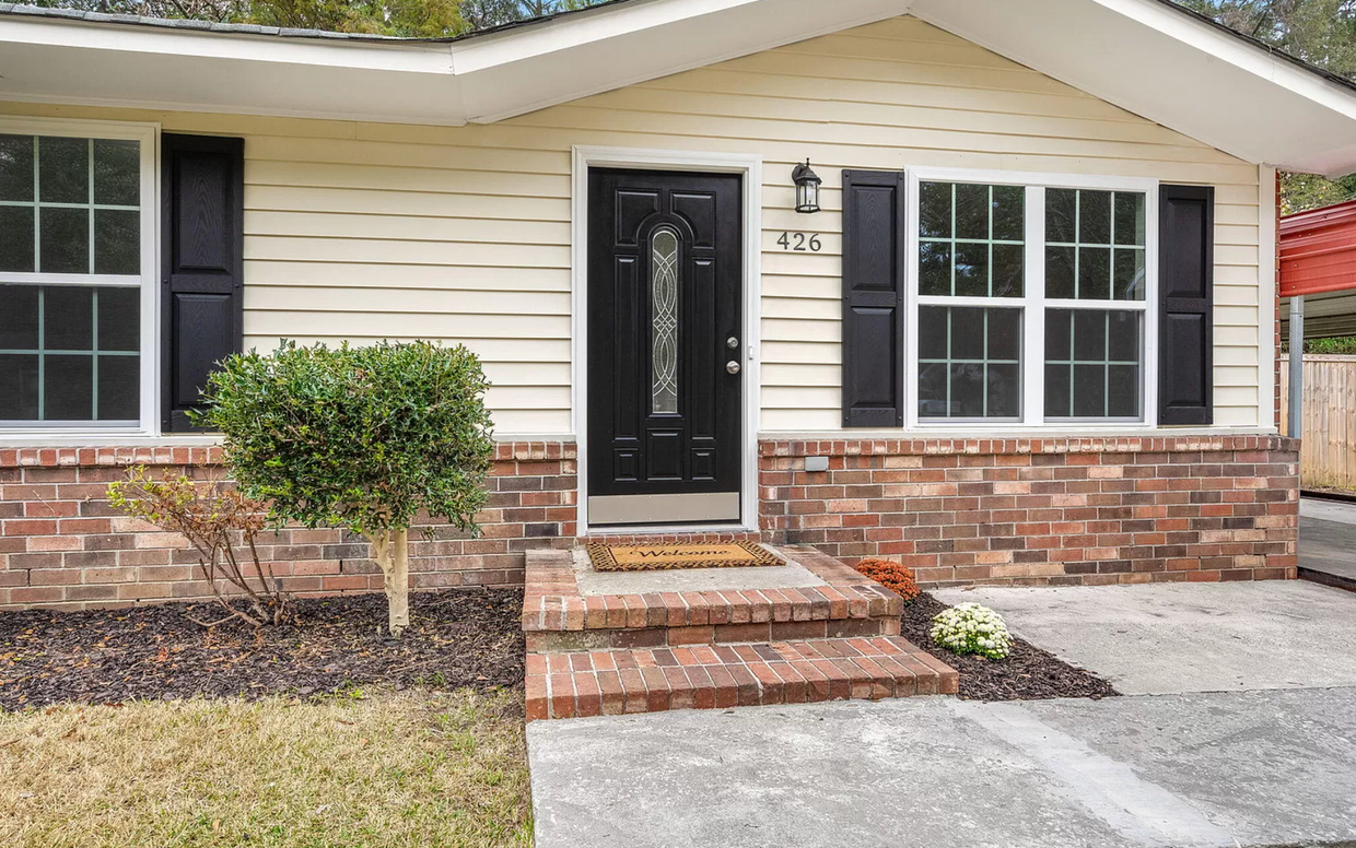 Primary Photo - Beautiful Summerville Rent Ready, Fully Re...