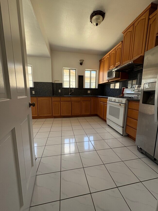 Cocina - 1428 S Chapel Ave