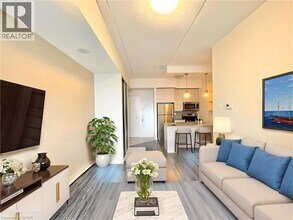 Building Photo - 318 Spruce St