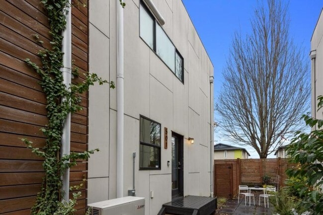 Building Photo - 1 bedroom in Seattle WA 98108