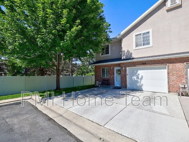 Building Photo - 454 E Park Oak Pl