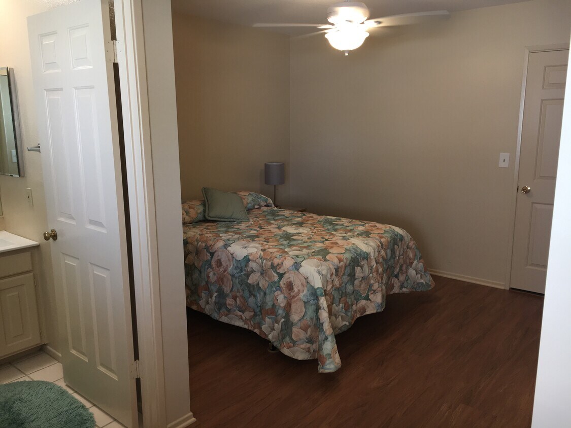 Primary Photo - 645 S Laurinda Ln