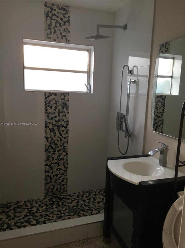 Foto del edificio - 3450 SW 13th Terrace