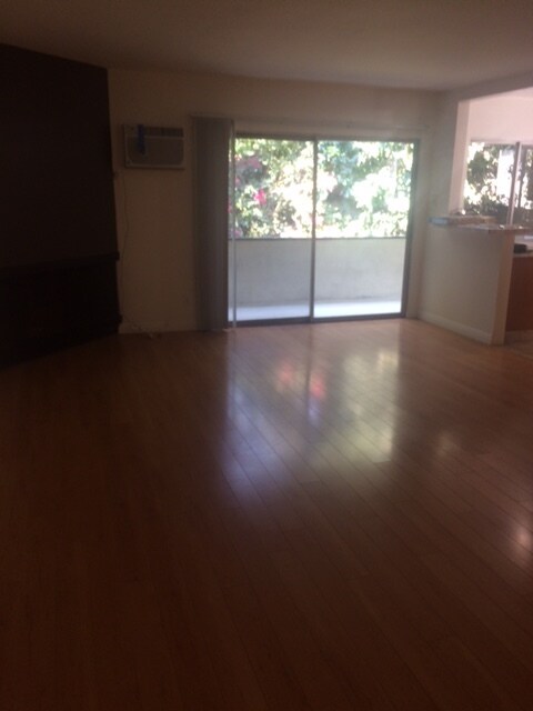Building Photo - 10335 Almayo Ave