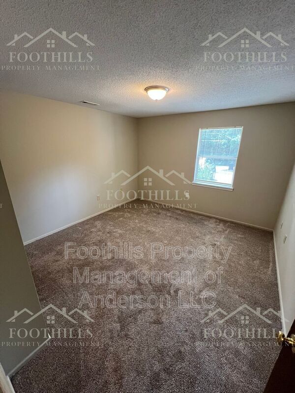 Foto del edificio - 5542A Old Pearman Dairy Rd.