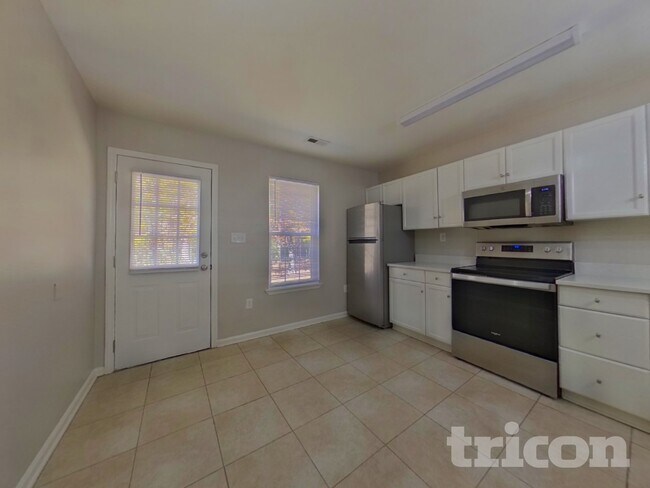 Foto del edificio - 6215 Rockwell Blvd W