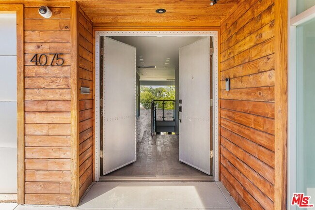 Foto del edificio - 4075 Los Nietos Dr