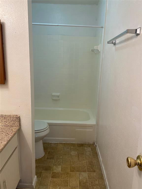 Building Photo - 5625 Antoine Dr