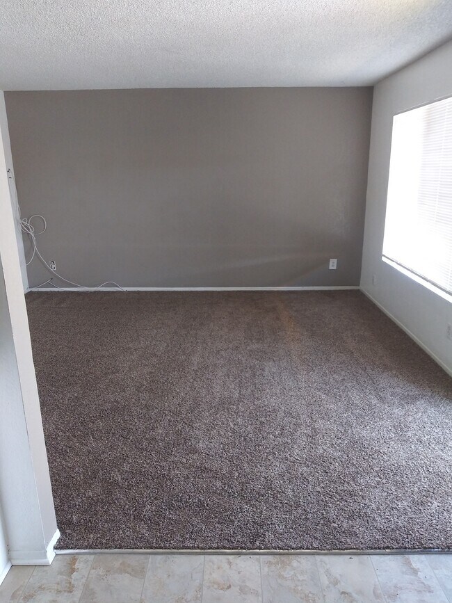 Foto del edificio - 23815 Hemlock Avenue, Unit 8