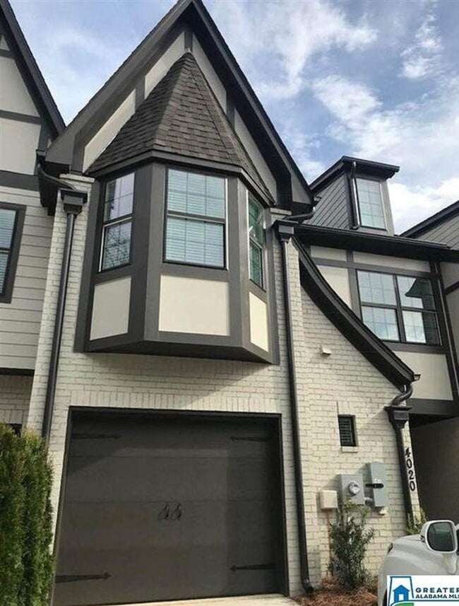 Building Photo - 4020 Lenox Rd