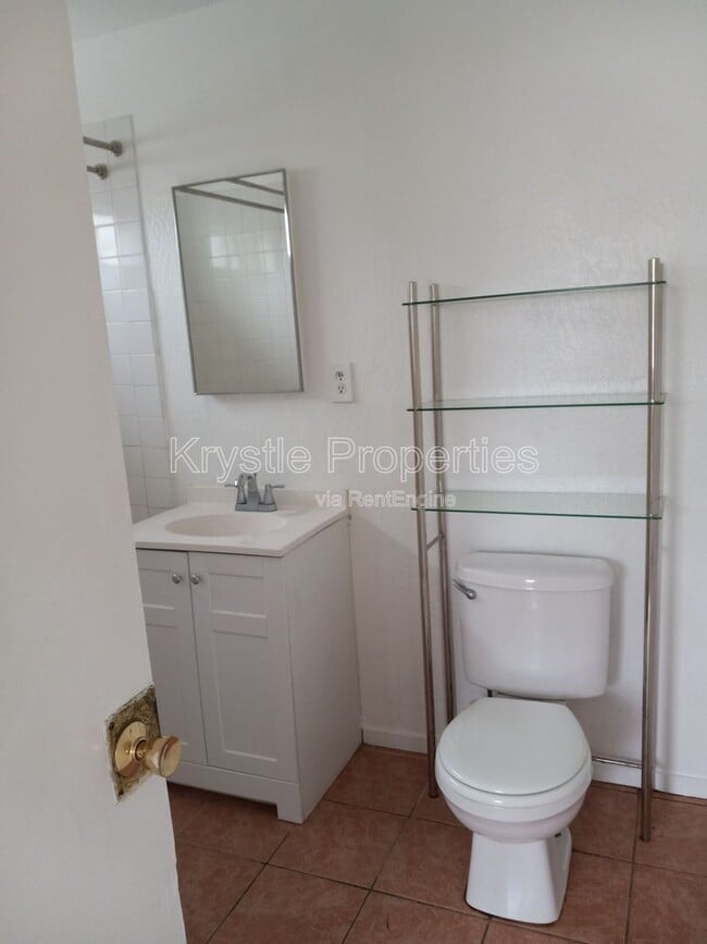 Building Photo - 350 Thomas Ave