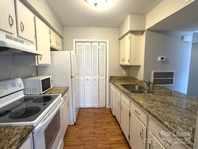 Building Photo - 11157 Harrowfield Rd