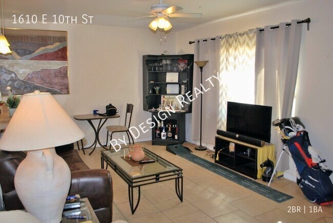 Building Photo - Updated 2 Bedroom 1 Bath - Quick Walk/Bike...