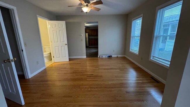 Building Photo - 14 Searle Ave