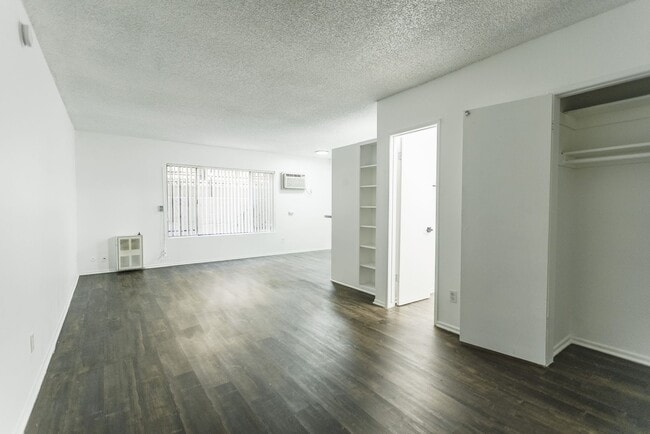 Interior Photo - 238 South Serrano Ave