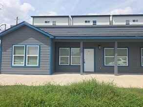 Building Photo - 3221 Ennis St
