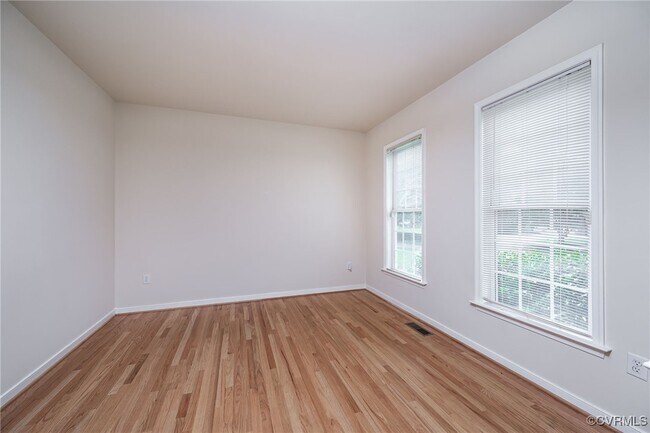 Foto del edificio - 11012 Jimmy Ridge Dr