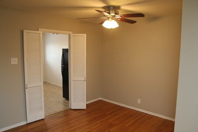 Building Photo - 1111 Indian Trails Dr