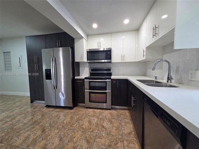 Building Photo - 6240 SW 21st St