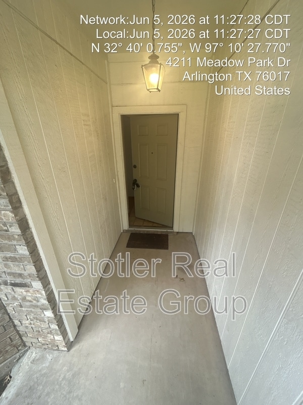 Building Photo - 4211 Meadow Park Dr