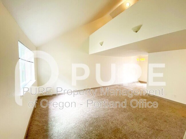 Building Photo - 3604 N Gantenbein Ave
