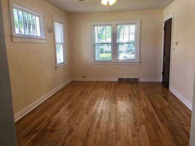 Foto del edificio - Don't miss out on this 2 bed located near ...