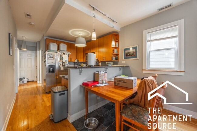 Foto del edificio - 3023 N Oakley Ave