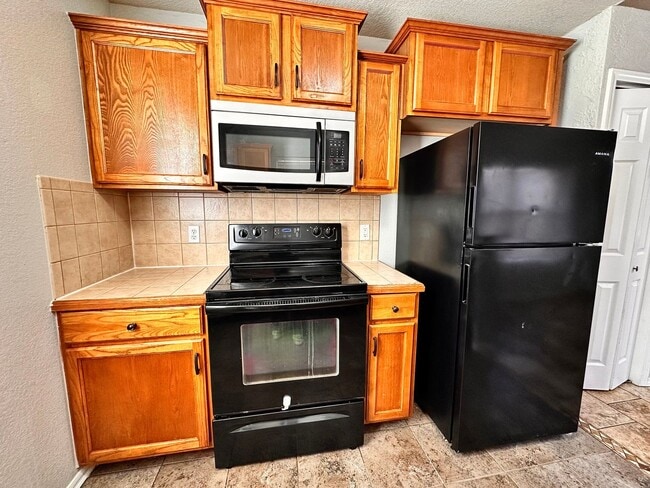 Foto del edificio - 3 Bedroom brick home in Del City