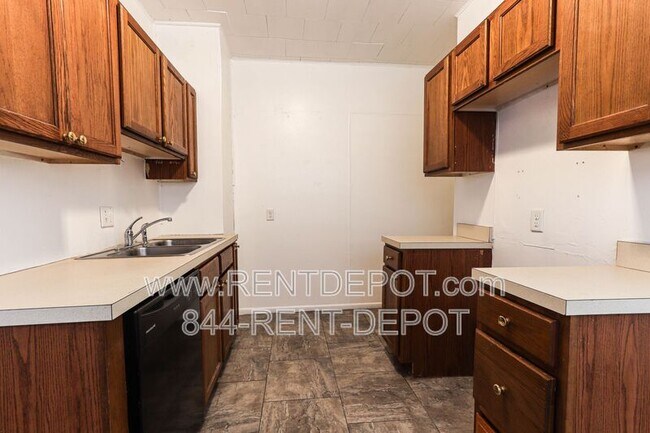 Building Photo - 1413 S Harlan Ave