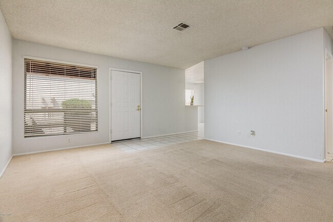 Foto del edificio - 10807 W Northern Ave