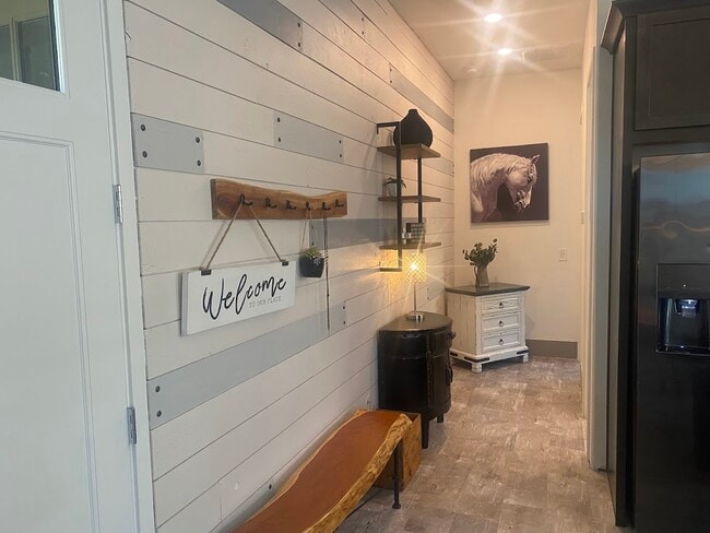 Foto del edificio - 19848 W Monterosa St