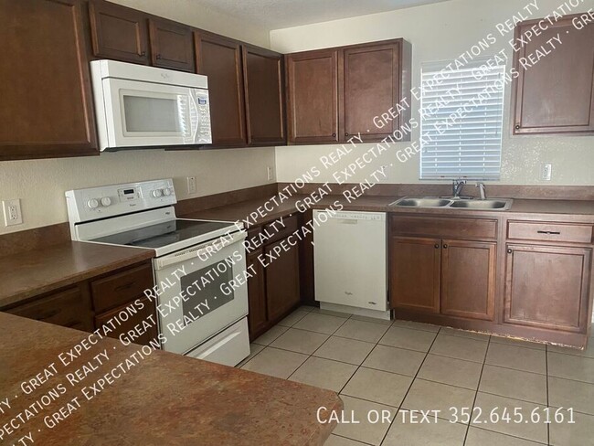 Building Photo - 10572 SE 67 Ct