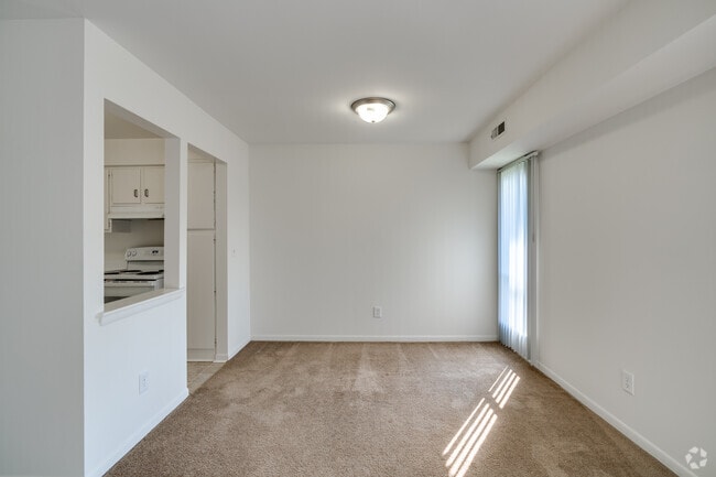 1BR, 1BA - 840SF - Dining Area - The Pines